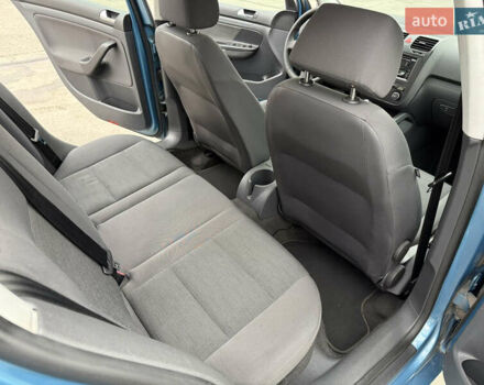 Синий Фольксваген Гольф, объемом двигателя 1.6 л и пробегом 262 тыс. км за 5700 $, фото 11 на Automoto.ua