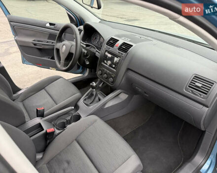 Синий Фольксваген Гольф, объемом двигателя 1.6 л и пробегом 262 тыс. км за 5700 $, фото 12 на Automoto.ua