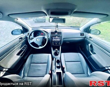 Синий Фольксваген Гольф, объемом двигателя 1.6 л и пробегом 300 тыс. км за 5100 $, фото 6 на Automoto.ua