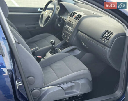 Синий Фольксваген Гольф, объемом двигателя 1.39 л и пробегом 238 тыс. км за 5750 $, фото 52 на Automoto.ua