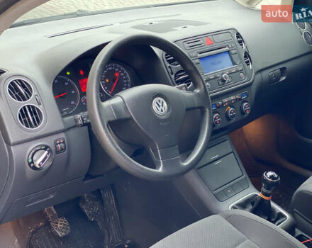 Синий Фольксваген Гольф, объемом двигателя 2 л и пробегом 285 тыс. км за 5450 $, фото 40 на Automoto.ua