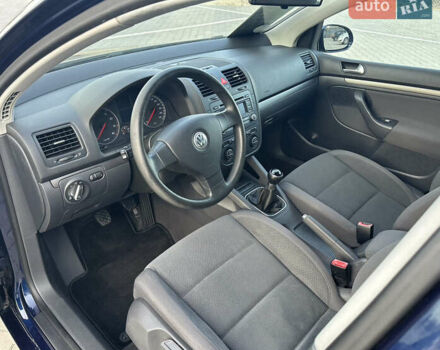 Синий Фольксваген Гольф, объемом двигателя 1.39 л и пробегом 238 тыс. км за 5750 $, фото 25 на Automoto.ua