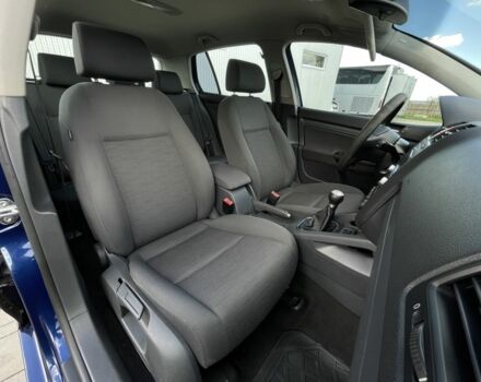 Синий Фольксваген Гольф, объемом двигателя 1.6 л и пробегом 243 тыс. км за 5000 $, фото 11 на Automoto.ua