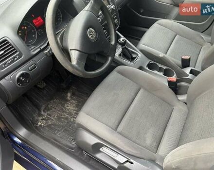 Синий Фольксваген Гольф, объемом двигателя 1.6 л и пробегом 212 тыс. км за 5200 $, фото 4 на Automoto.ua