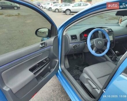 Синій Фольксваген Гольф, об'ємом двигуна 1.6 л та пробігом 238 тис. км за 5600 $, фото 6 на Automoto.ua