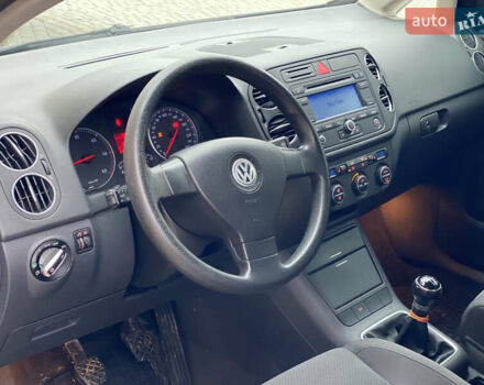 Синий Фольксваген Гольф, объемом двигателя 2 л и пробегом 285 тыс. км за 5450 $, фото 31 на Automoto.ua