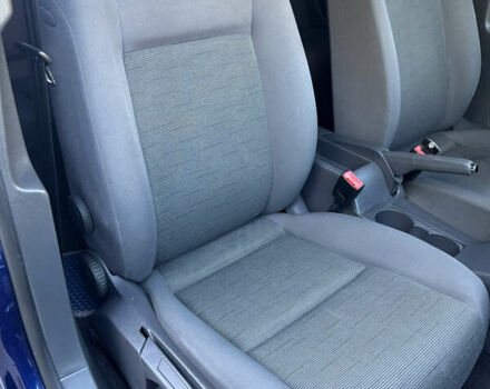 Синий Фольксваген Гольф, объемом двигателя 1.6 л и пробегом 211 тыс. км за 5500 $, фото 5 на Automoto.ua