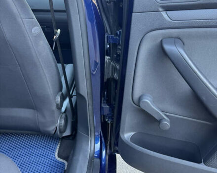 Синий Фольксваген Гольф, объемом двигателя 1.6 л и пробегом 211 тыс. км за 5500 $, фото 8 на Automoto.ua