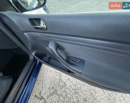 Синий Фольксваген Гольф, объемом двигателя 1.6 л и пробегом 210 тыс. км за 6700 $, фото 23 на Automoto.ua