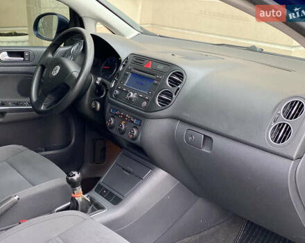 Синий Фольксваген Гольф, объемом двигателя 2 л и пробегом 285 тыс. км за 5450 $, фото 30 на Automoto.ua