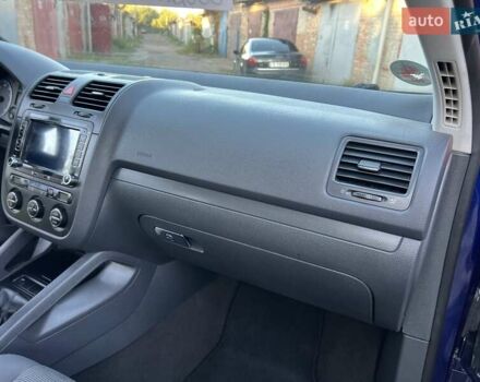 Синій Фольксваген Гольф, об'ємом двигуна 1.6 л та пробігом 196 тис. км за 6300 $, фото 43 на Automoto.ua