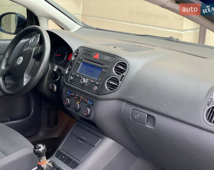 Синий Фольксваген Гольф, объемом двигателя 2 л и пробегом 285 тыс. км за 5450 $, фото 32 на Automoto.ua