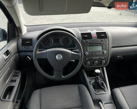 Синий Фольксваген Гольф, объемом двигателя 1.6 л и пробегом 243 тыс. км за 4950 $, фото 15 на Automoto.ua