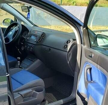 Синий Фольксваген Гольф, объемом двигателя 1.6 л и пробегом 252 тыс. км за 5000 $, фото 3 на Automoto.ua