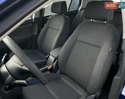 Синий Фольксваген Гольф, объемом двигателя 1.6 л и пробегом 243 тыс. км за 4900 $, фото 20 на Automoto.ua