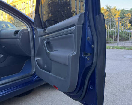 Синий Фольксваген Гольф, объемом двигателя 1.6 л и пробегом 211 тыс. км за 5500 $, фото 2 на Automoto.ua