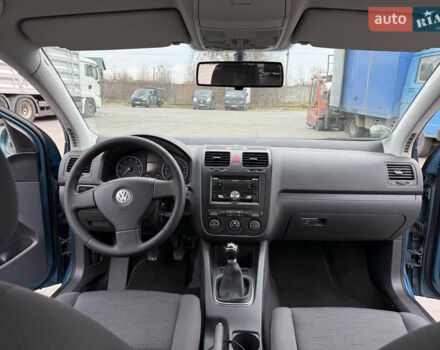 Синий Фольксваген Гольф, объемом двигателя 1.6 л и пробегом 262 тыс. км за 5700 $, фото 13 на Automoto.ua