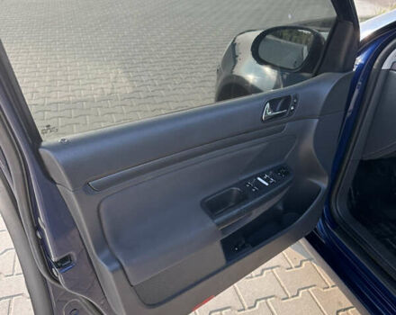 Фольксваген Гольф 2005 в Буске на Automoto.ua Синий Фольксваген Гольф, объемом двигателя 1.6 л и пробегом 193 тыс. км за 5300 $, фото 18 на Automoto.ua