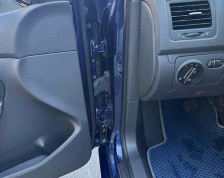 Синий Фольксваген Гольф, объемом двигателя 1.6 л и пробегом 211 тыс. км за 5500 $, фото 28 на Automoto.ua