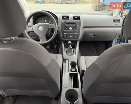 Синий Фольксваген Гольф, объемом двигателя 1.6 л и пробегом 262 тыс. км за 5700 $, фото 14 на Automoto.ua