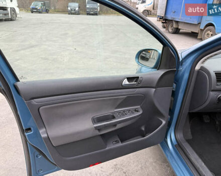 Синий Фольксваген Гольф, объемом двигателя 1.6 л и пробегом 262 тыс. км за 5700 $, фото 18 на Automoto.ua