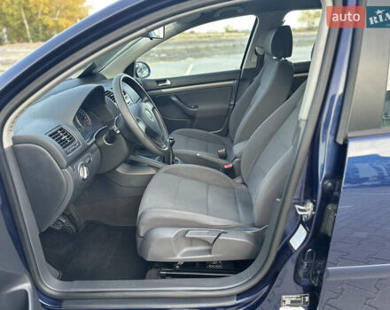 Синий Фольксваген Гольф, объемом двигателя 1.39 л и пробегом 238 тыс. км за 5750 $, фото 24 на Automoto.ua