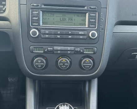 Синий Фольксваген Гольф, объемом двигателя 1.39 л и пробегом 238 тыс. км за 5750 $, фото 39 на Automoto.ua