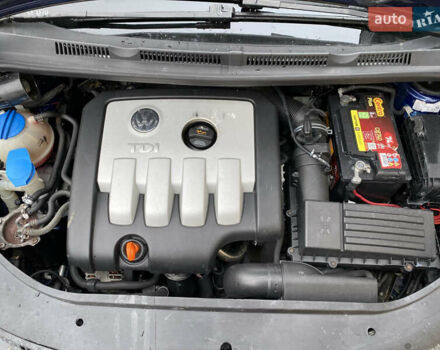 Синий Фольксваген Гольф, объемом двигателя 2 л и пробегом 285 тыс. км за 5450 $, фото 48 на Automoto.ua