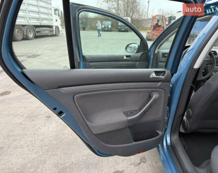 Синий Фольксваген Гольф, объемом двигателя 1.6 л и пробегом 262 тыс. км за 5700 $, фото 17 на Automoto.ua