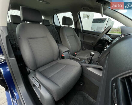 Синий Фольксваген Гольф, объемом двигателя 1.6 л и пробегом 243 тыс. км за 4900 $, фото 26 на Automoto.ua