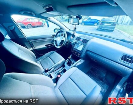 Синий Фольксваген Гольф, объемом двигателя 1.6 л и пробегом 300 тыс. км за 5100 $, фото 7 на Automoto.ua