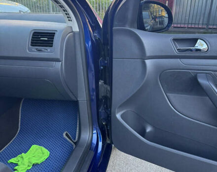 Синий Фольксваген Гольф, объемом двигателя 1.6 л и пробегом 211 тыс. км за 5500 $, фото 4 на Automoto.ua