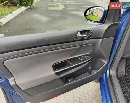 Синий Фольксваген Гольф, объемом двигателя 1.6 л и пробегом 223 тыс. км за 5200 $, фото 5 на Automoto.ua