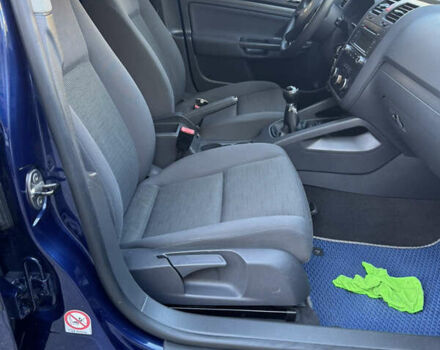 Синий Фольксваген Гольф, объемом двигателя 1.6 л и пробегом 211 тыс. км за 5500 $, фото 6 на Automoto.ua