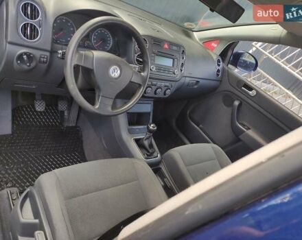 Синій Фольксваген Гольф, об'ємом двигуна 1.39 л та пробігом 244 тис. км за 5500 $, фото 9 на Automoto.ua