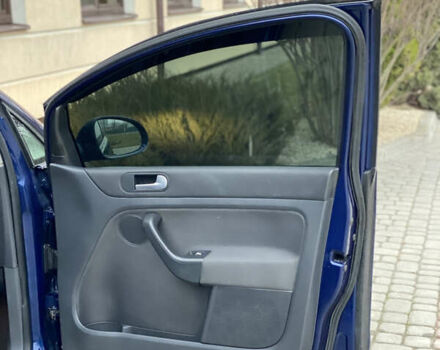 Синий Фольксваген Гольф, объемом двигателя 2 л и пробегом 285 тыс. км за 5450 $, фото 42 на Automoto.ua