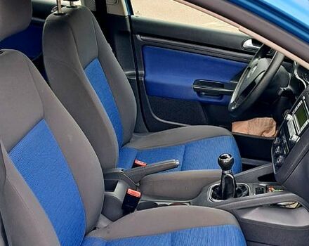 Синій Фольксваген Гольф, об'ємом двигуна 1.6 л та пробігом 243 тис. км за 6300 $, фото 4 на Automoto.ua