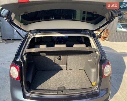 Фольксваген Гольф 2006 в Сваляве на Automoto.ua Синий Фольксваген Гольф, объемом двигателя 1.97 л и пробегом 272 тыс. км за 6500 $, фото 4 на Automoto.ua