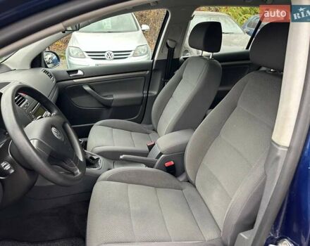 Синій Фольксваген Гольф, об'ємом двигуна 1.6 л та пробігом 200 тис. км за 5799 $, фото 9 на Automoto.ua