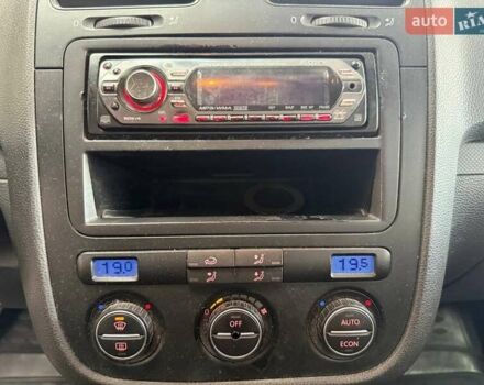 Синій Фольксваген Гольф, об'ємом двигуна 1.6 л та пробігом 331 тис. км за 5990 $, фото 18 на Automoto.ua