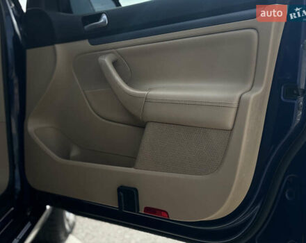 Синий Фольксваген Гольф, объемом двигателя 1.6 л и пробегом 176 тыс. км за 6900 $, фото 19 на Automoto.ua