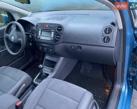 Синий Фольксваген Гольф, объемом двигателя 1.6 л и пробегом 235 тыс. км за 5000 $, фото 28 на Automoto.ua