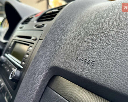 Синий Фольксваген Гольф, объемом двигателя 1.6 л и пробегом 154 тыс. км за 6346 $, фото 61 на Automoto.ua