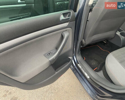 Синий Фольксваген Гольф, объемом двигателя 1.6 л и пробегом 230 тыс. км за 5950 $, фото 19 на Automoto.ua