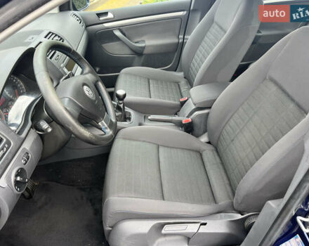 Синій Фольксваген Гольф, об'ємом двигуна 1.6 л та пробігом 161 тис. км за 5300 $, фото 20 на Automoto.ua