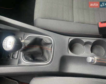 Синий Фольксваген Гольф, объемом двигателя 1.6 л и пробегом 230 тыс. км за 5950 $, фото 16 на Automoto.ua