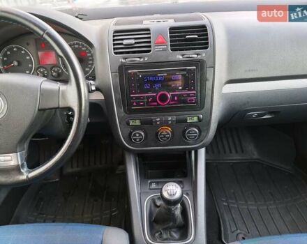 Синий Фольксваген Гольф, объемом двигателя 1.6 л и пробегом 192 тыс. км за 7099 $, фото 3 на Automoto.ua