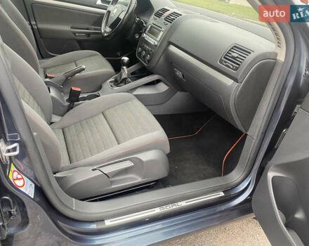 Синий Фольксваген Гольф, объемом двигателя 1.6 л и пробегом 230 тыс. км за 5950 $, фото 24 на Automoto.ua