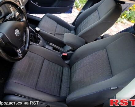 Синий Фольксваген Гольф, объемом двигателя 1.6 л и пробегом 246 тыс. км за 6100 $, фото 2 на Automoto.ua