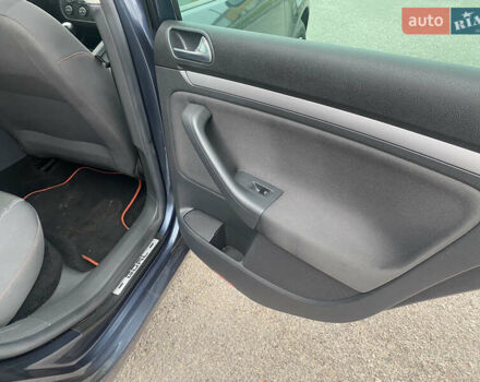 Синий Фольксваген Гольф, объемом двигателя 1.6 л и пробегом 230 тыс. км за 5950 $, фото 22 на Automoto.ua